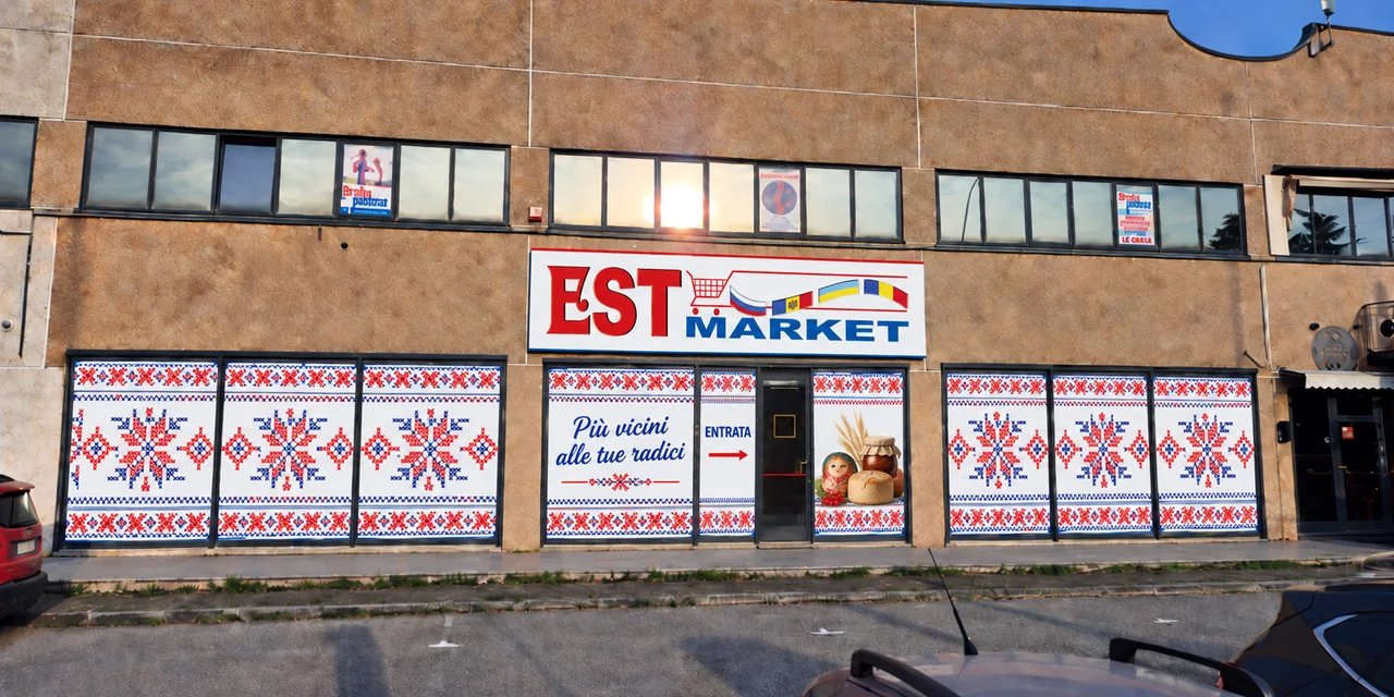 EST MARKET Castel San Giovanni, facciata con vetrofania approvata