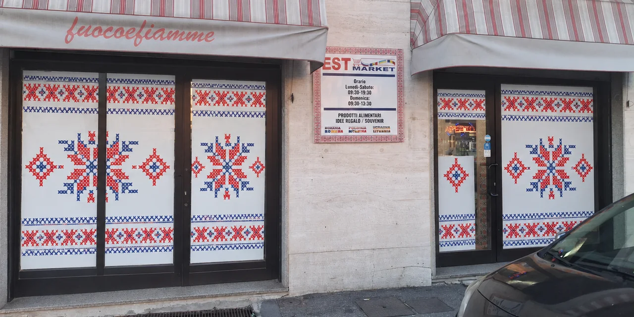 Progetto della vetrofania EST MARKET Vigevano