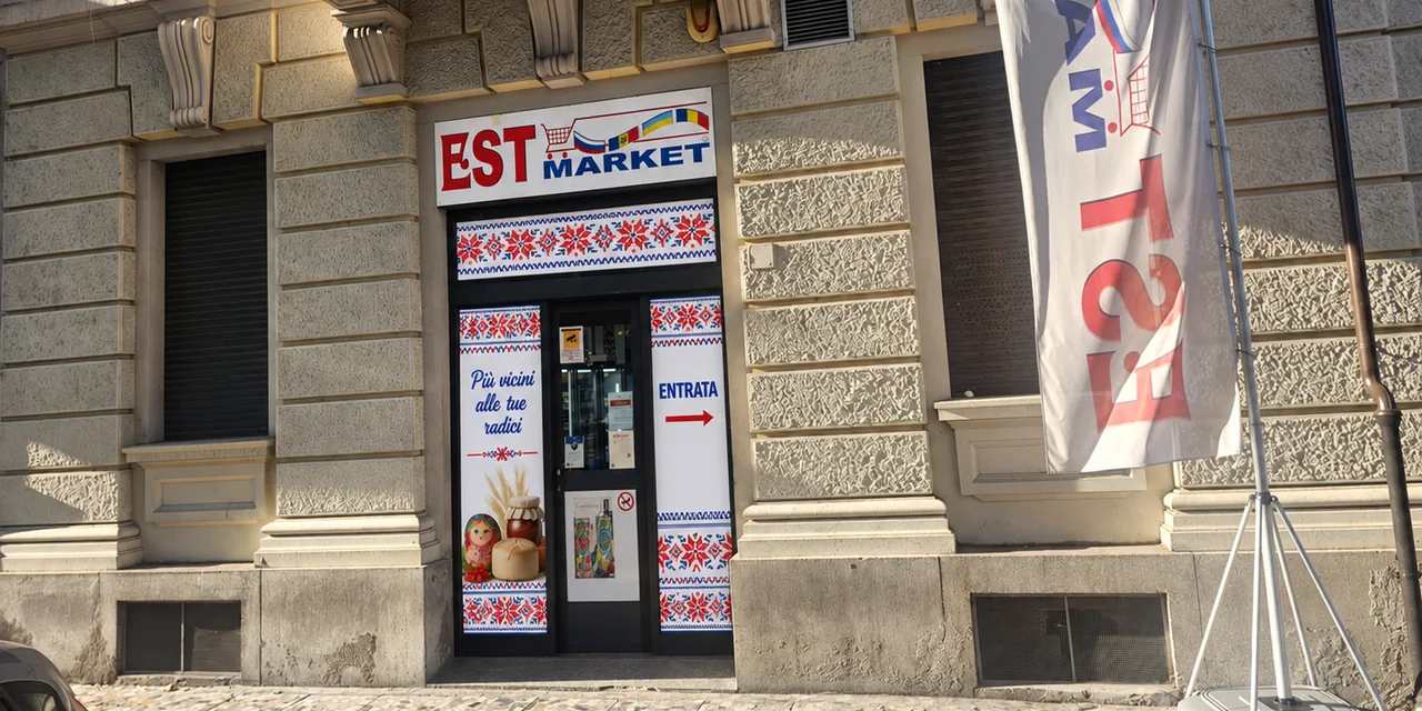 Progetto della vetrofania EST MARKET Voghera
